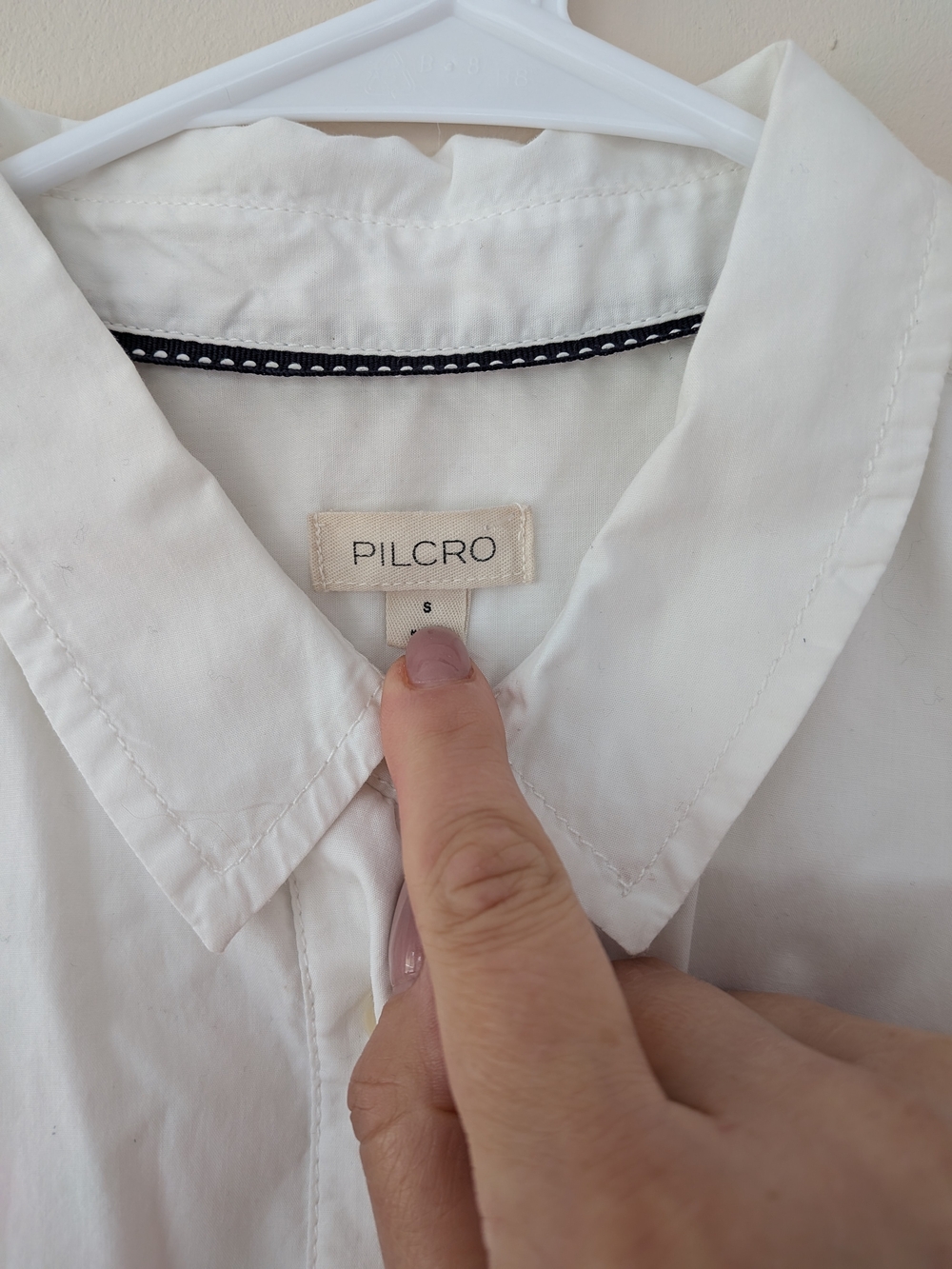 Pilcro White Collared Button-Up Shirt - Picture 4 of 9
